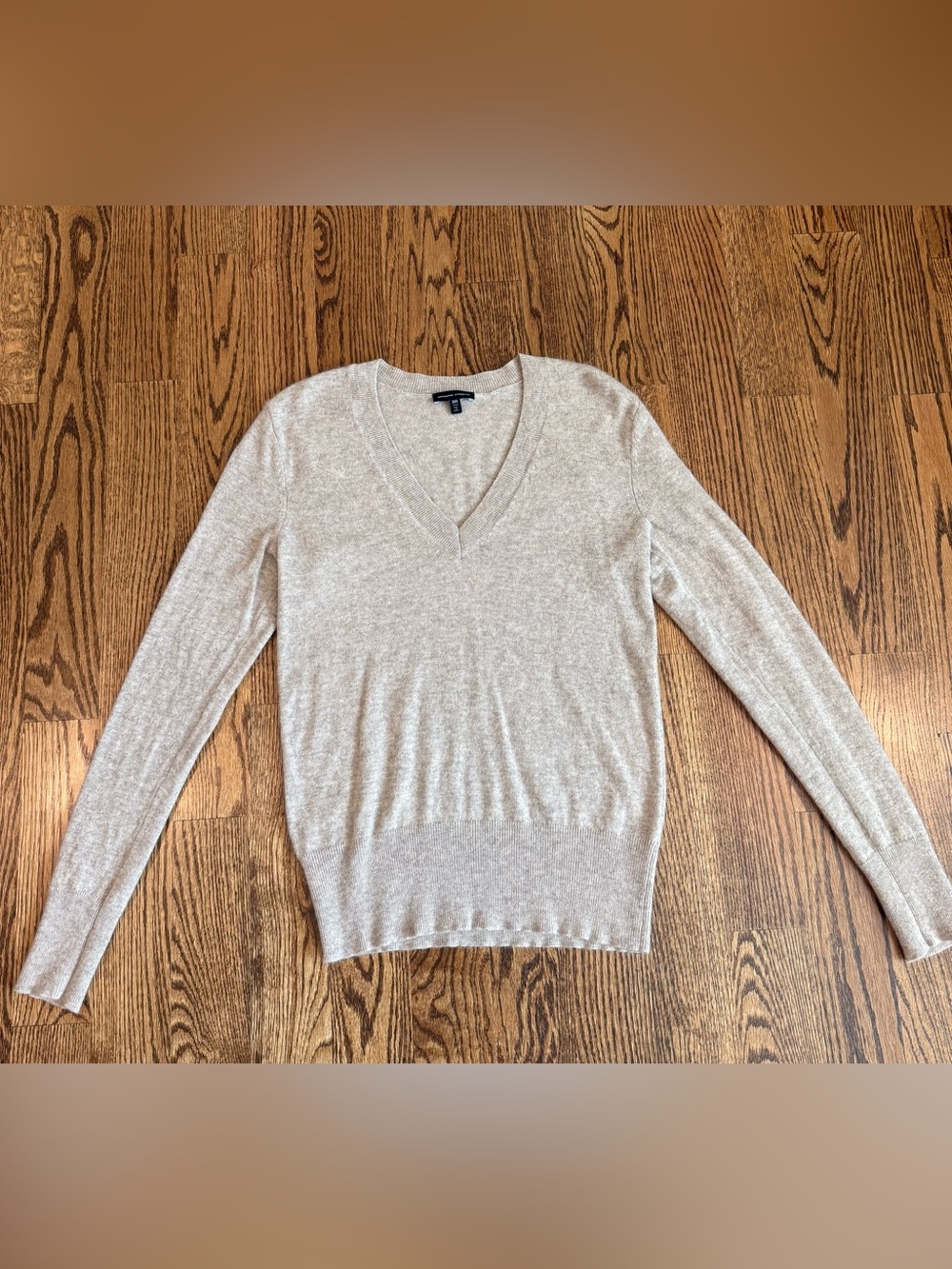 Universal Standard 100% Cashmere Women’s V-Neck Sweater. Fits like medium. EUC